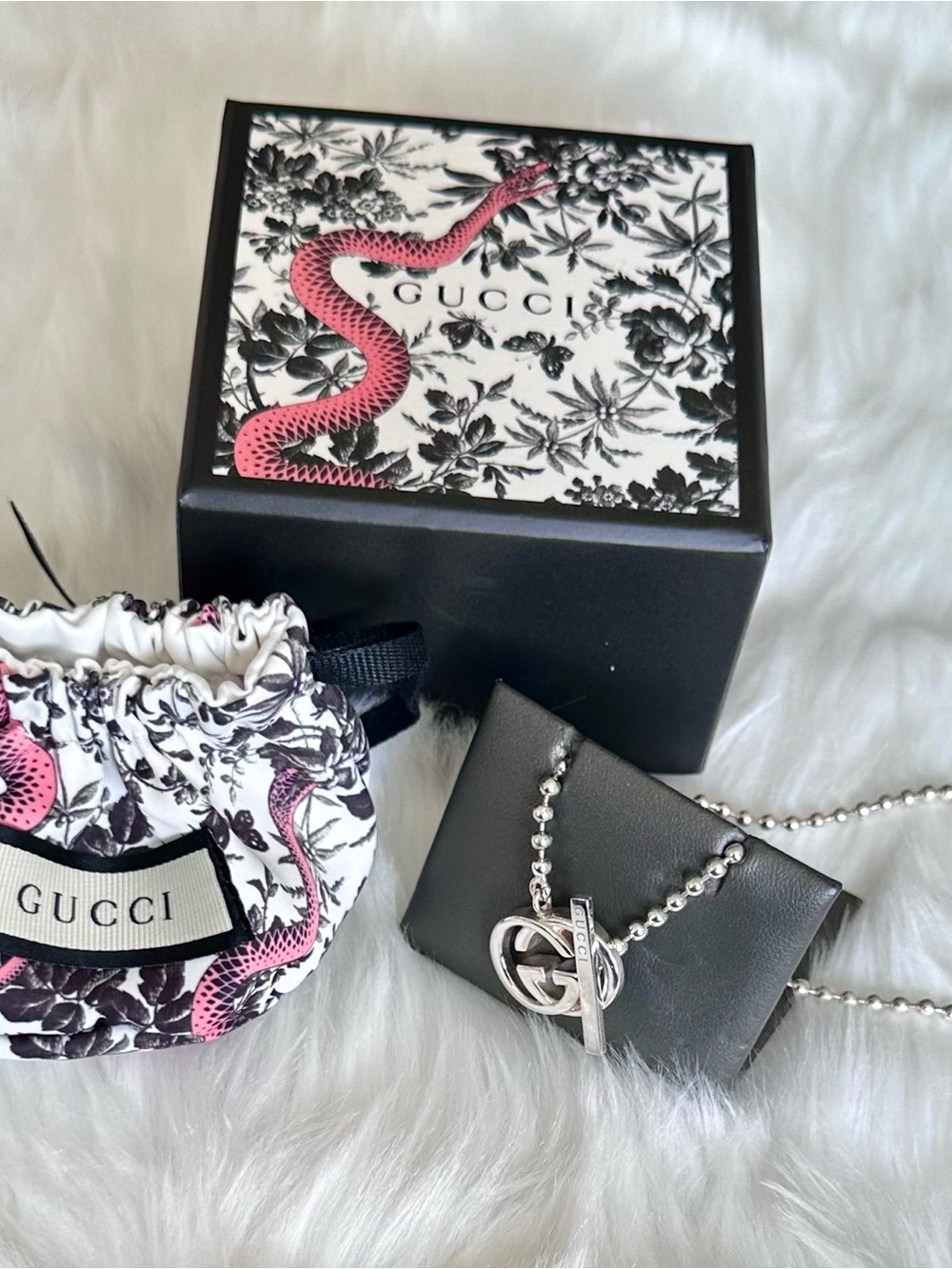 Gucci Silver Interlocking GG Pendant Beaded Necklace with Pink-Accented Pouch - Picture 6 of 8